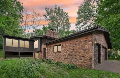 101 Oak Shore Dr, Burnsville, MN 55306