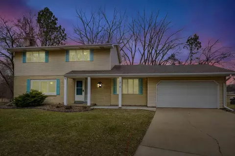 11216 Lake Ct, Burnsville, MN 55337