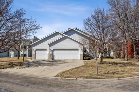 2903 29th St S, Moorhead, MN 56560