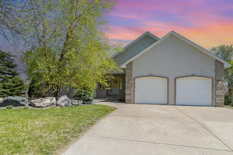 2075 Parkview Ln, Woodbury, MN 55125