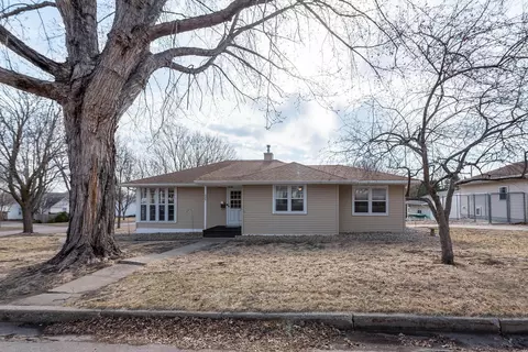 624 W Nassau St, Saint Peter, MN 56082