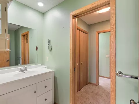 Bath - 14706 Par Dr, Baxter, MN 56425 photo 1 of 3
