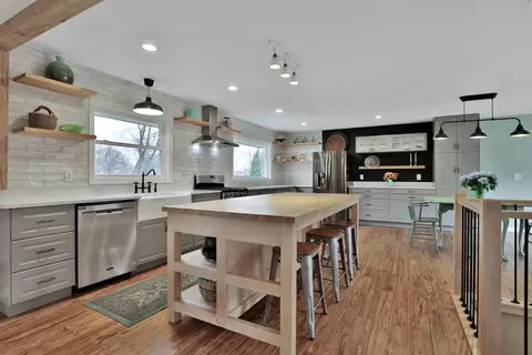 2116 Fairmeadows Rd, Stillwater, MN 55082
