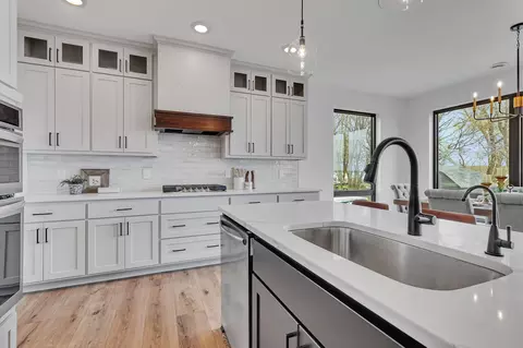 Kitchen - 21070 Eagle Dr, Osakis, MN 56360 photo 5 of 10