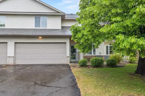 1226 Crystal Pl E, Chaska, MN 55318