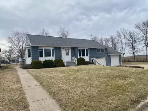 691 Maple St, Wabasso, MN 56293