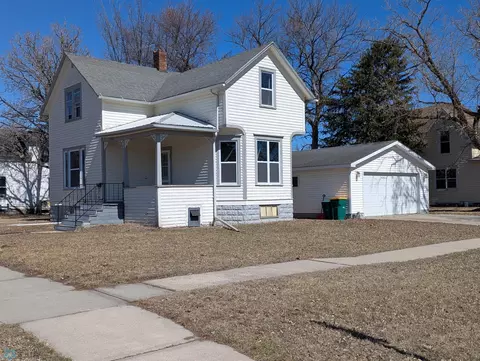 404 4th St N, Wahpeton, ND 58075