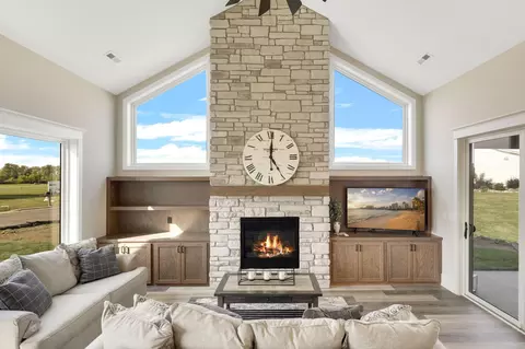 Living - 2700 Hanson Ave, Faribault, MN 55021 photo 5 of 5