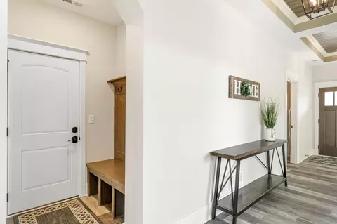 Entry Way - 2700 Hanson Ave, Faribault, MN 55021 photo 3 of 6