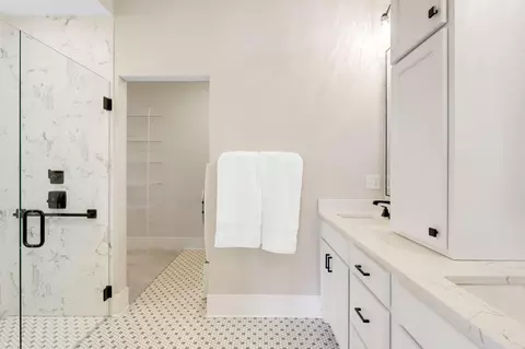Bath - 2700 Hanson Ave, Faribault, MN 55021 photo 3 of 6