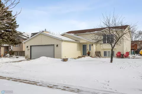 3722 21st St S, Fargo, ND 58104