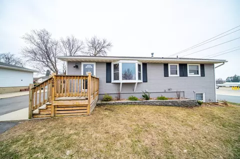 200 3rd St SE, Stewartville, MN 55976