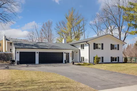 8865 Peony Ln N, Maple Grove, MN 55311