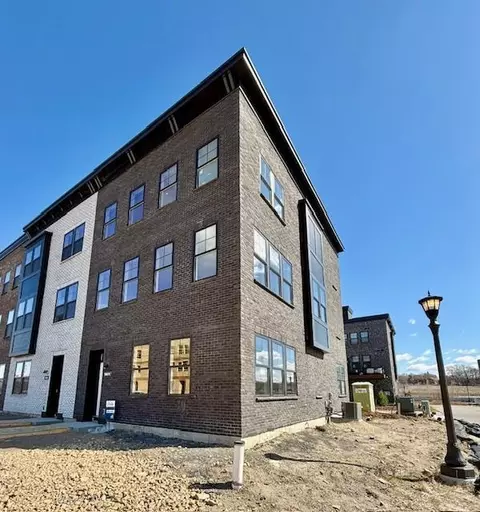 900 Mount Curve Blvd #M, Saint Paul, MN 55116