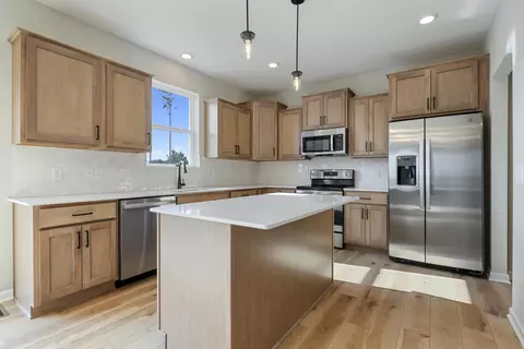 15560 Goodview Trl N, Hugo, MN 55038