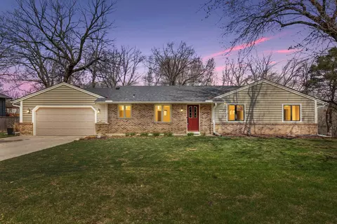19108 Kingswood Ter, Minnetonka, MN 55345