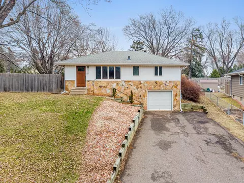 527 Granite Ave N, Oakdale, MN 55128