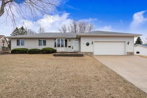 105 Meadow Ln, Janesville, MN 56048