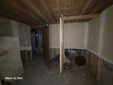 Entry Way - 202 Pine St, Lucan, MN 56255 photo 6 of 7