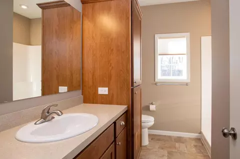 Bath - 154 Kings Pointe Dr, Delano, MN 55328 photo 1 of 5