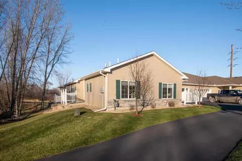 154 Kings Pointe Dr, Delano, MN 55328