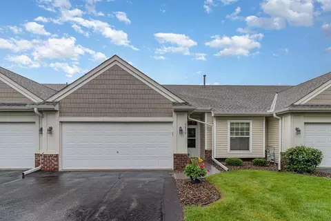 5874 Prairie Ridge Dr, Shoreview, MN 55126