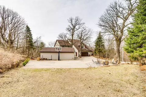 1390 96th St E #E, Inver Grove Heights, MN 55077