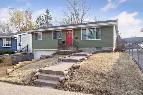 1070 Hall Ave, West Saint Paul, MN 55118
