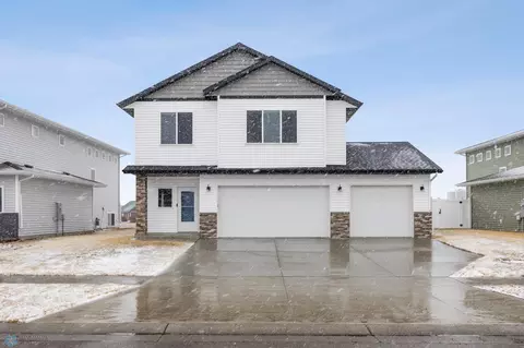 5515 Lori Ln W, West Fargo, ND 58078