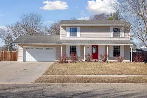 916 Redwell Ln, Apple Valley, MN 55124
