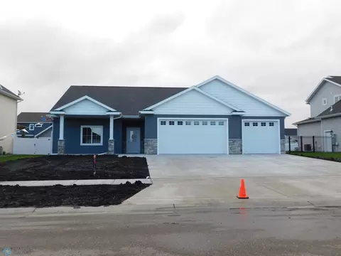 4742 41st St S, Fargo, ND 58104