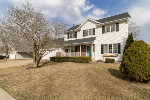 212 Falcon Dr, Mankato, MN 56001
