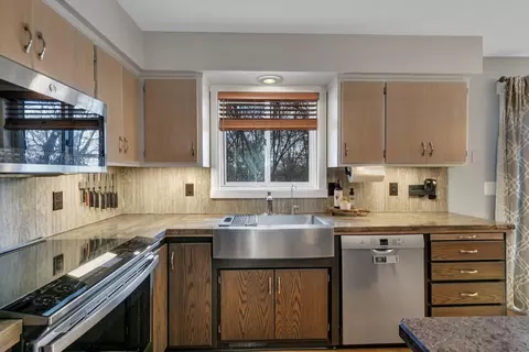 Kitchen - 3744 Sterling Dr, Saint Cloud, MN 56301 photo 4 of 4