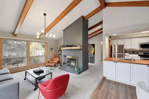 11610 Park Ridge Dr W, Minnetonka, MN 55305