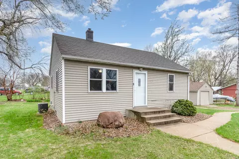 425 E Court St, Belle Plaine, MN 56011