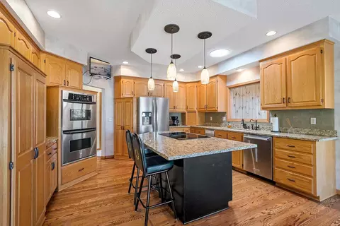 Kitchen - 3931 Crestview Dr, Excelsior, MN 55331 photo 3 of 4