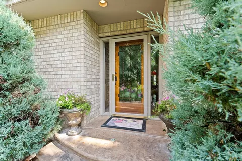Entry Way - 3931 Crestview Dr, Excelsior, MN 55331 photo 2 of 2