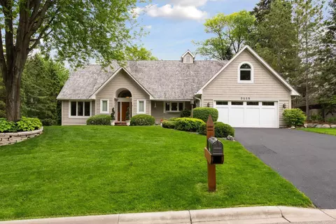 2115 Springwood Rd, Wayzata, MN 55391