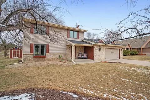 16747 Illinois Ave, Lakeville, MN 55044