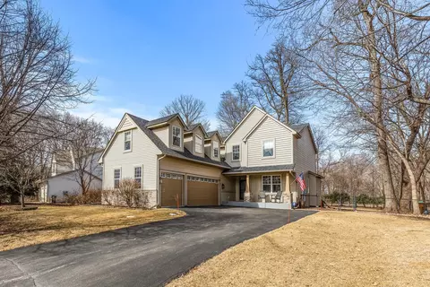 1260 Linden Ln, Victoria, MN 55386