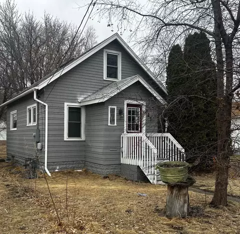 528 1st Ave E, Cambridge, MN 55008