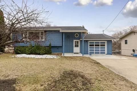 1121 Division St E, Faribault, MN 55021