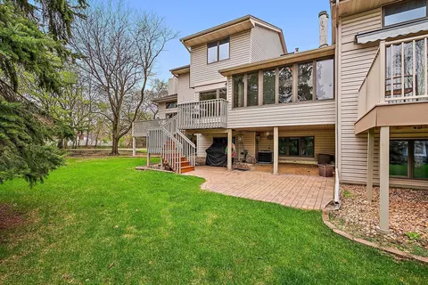 1330 Sunview Dr, Shoreview, MN 55126