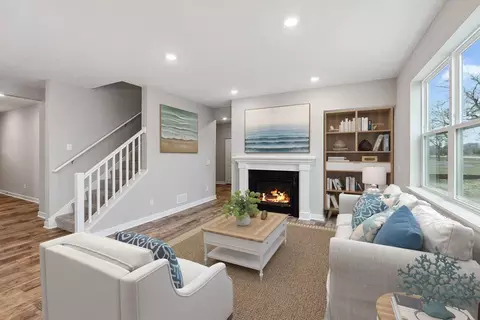 1687 Oak Creek Ct, Chaska, MN 55318