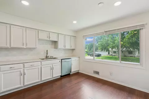 Kitchen - 1787 Gold Ct, Eagan, MN 55122 photo 3 of 3