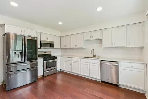 Kitchen - 1787 Gold Ct, Eagan, MN 55122 photo 1 of 3