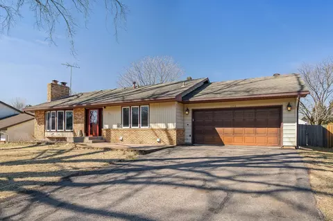 3593 English St, Vadnais Heights, MN 55110