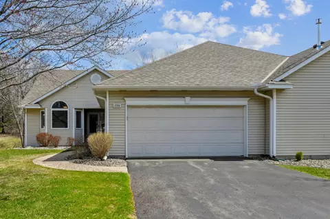 2724 Boulder Dr, Burnsville, MN 55337
