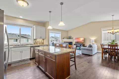 10883 Retreat Ln, Woodbury, MN 55129