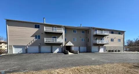 3340 S 17 Ave S #202, Fargo, ND 58103